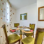 아파트 A Comfortable W Balcony 4 Min Walk To 스플리트