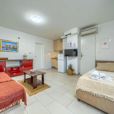 A Comfortable W Balcony 4 Min Walk To 스플리트