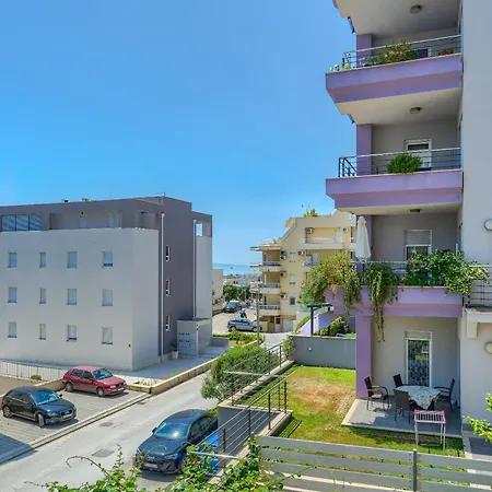 A Comfortable W Balcony 4 Min Walk To * Spalato