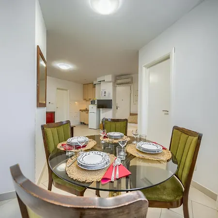 A Comfortable W Balcony 4 Min Walk To Apartment Split