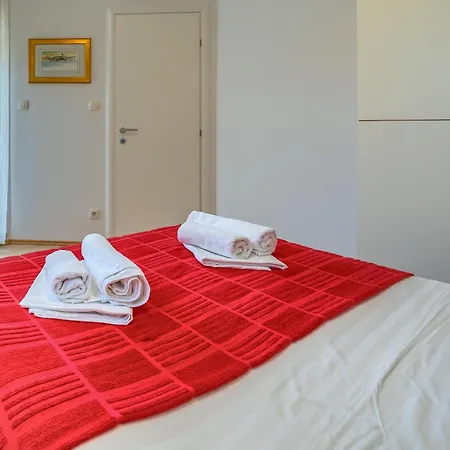 Apartmán A Comfortable W Balcony 4 Min Walk To *