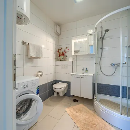 A Comfortable W Balcony 4 Min Walk To Apartmán Split