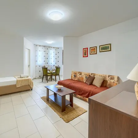 A Comfortable W Balcony 4 Min Walk To Lejlighed *